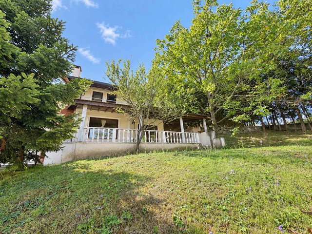 SAPANCA CEYLANKENT’TE AYRICALIKLI YAŞAM SUNAN GÖL MANZARALI PRESTİJLİ 3+1 VİLLA