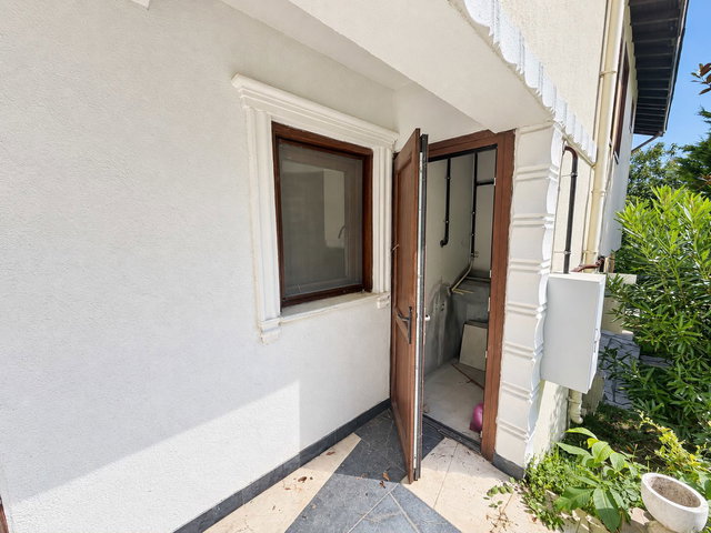 SAPANCA CEYLANKENT’TE AYRICALIKLI YAŞAM SUNAN GÖL MANZARALI PRESTİJLİ 3+1 VİLLA