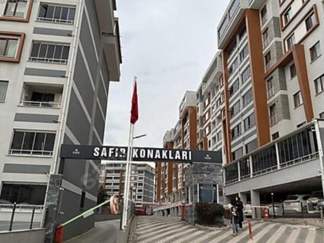 YENIKENT SAFIR KONAKLARINDA DENIZ MANZARALI SATILIK ARA KAT 3+1