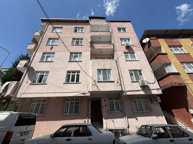 REMAX'TAN MAHMUTBEY MAHALLESINDE SATILIK 2+1 HISSELI DAIRE