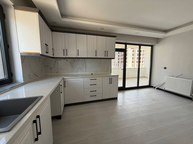 REMAX ARTIS'DEN KOMBINA'DA KIRALIK 3+1 SIFIR DAIRE
