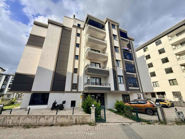 PELİTKÖY TRAMVAY DURAĞINA YAKIN KONUMDA EŞYASIZ 1+1 KİRALIK DAİRE