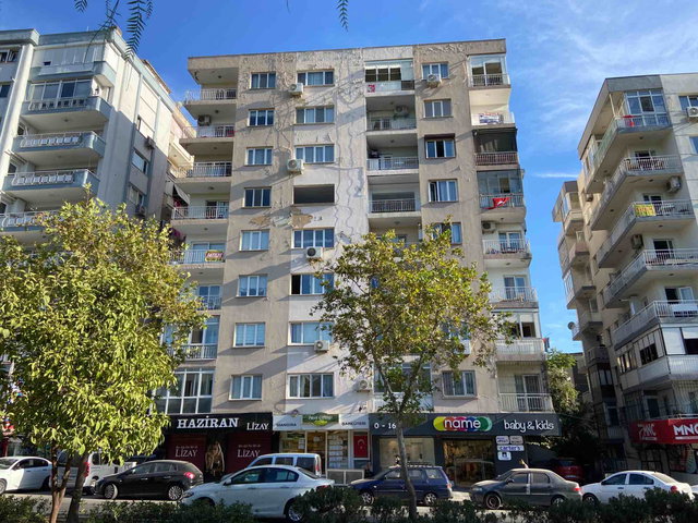 BORNOVA M.KEMAL CADDESINDE KIRALIK 3+1 DAIRE
