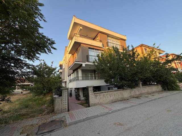 REMAX DEM'DEN MİMAR SİNAN MAH. GENİŞ 2+0 SATILIK DAİRE