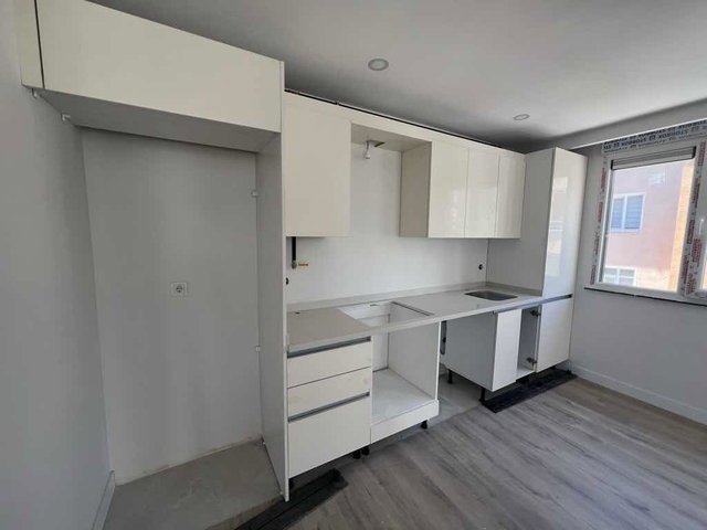 ACIBADEM’DE HARİKA KONUMDA 2+1 KİRALIK ARAKAT DAİRE