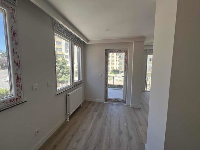 ACIBADEM’DE HARİKA KONUMDA 2+1 KİRALIK ARAKAT DAİRE
