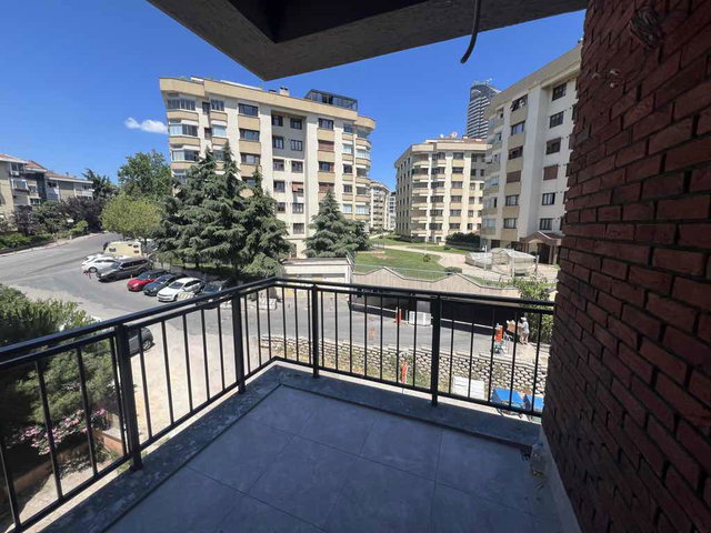 ACIBADEM’DE HARİKA KONUMDA 2+1 KİRALIK ARAKAT DAİRE