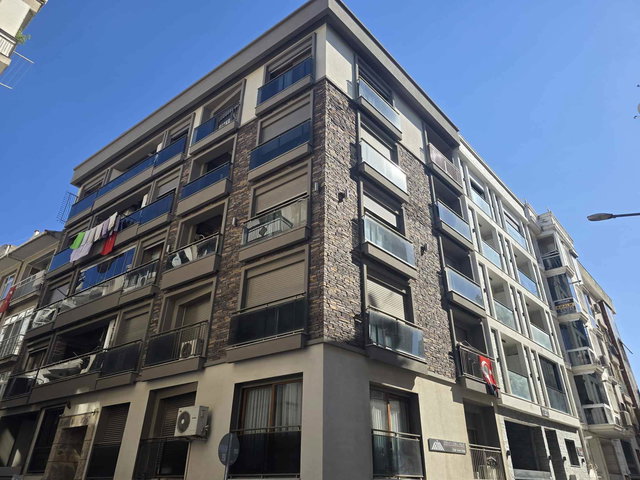 KARŞIYAKA ALAYBEY MERKEZDE EŞYALI 1+1 KİRALIK DAİRE
