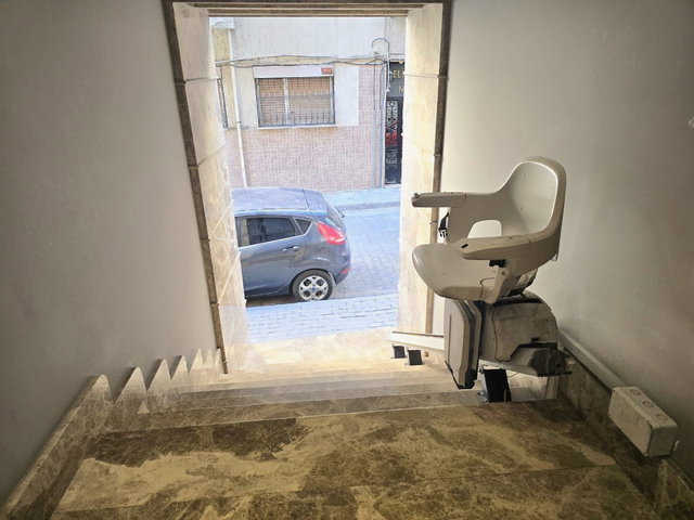 KARŞIYAKA ALAYBEY MERKEZDE EŞYALI 1+1 KİRALIK DAİRE