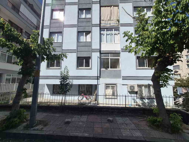 MANİSA MERKEZEFENDİ'DE ASANSÖR KÖŞE BİNA KİRALIK DAİRE