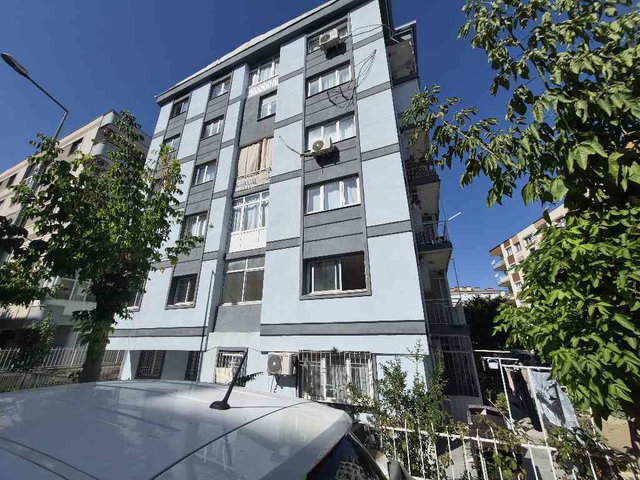MANİSA MERKEZEFENDİ'DE ASANSÖR KÖŞE BİNA KİRALIK DAİRE