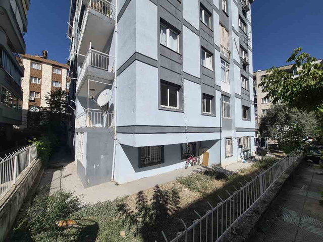 MANİSA MERKEZEFENDİ'DE ASANSÖR KÖŞE BİNA KİRALIK DAİRE