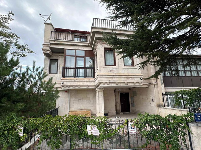 ÇAYYOLU KONUTKENTTE SATILIK 2+1 BAKIMLI BAHÇE KULLANIMLI DAİRE