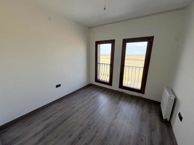 ÇORLU’DA SİTE İÇİNDE 2+1 | 2024 YAPIM | BALKONLU | MERKEZİ ISITMALI | BOŞ KİRALIK DAİRE
