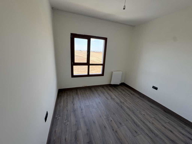 ÇORLU’DA SİTE İÇİNDE 2+1 | 2024 YAPIM | BALKONLU | MERKEZİ ISITMALI | BOŞ KİRALIK DAİRE
