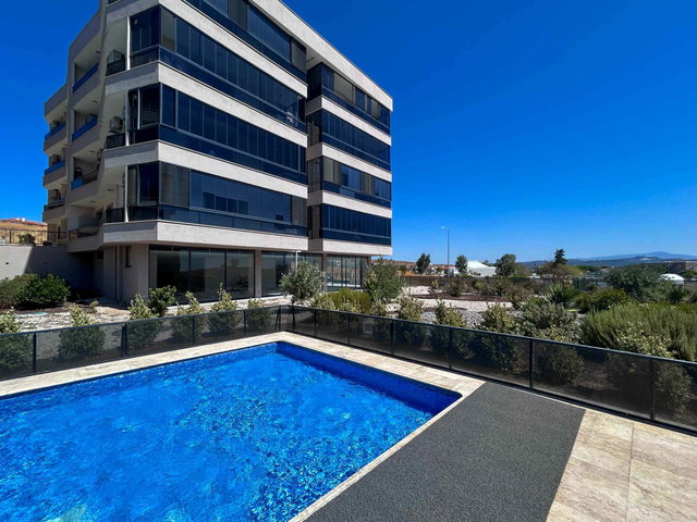 AYVALIK KÜÇÜKKÖY'DE HAVUZLU SITEDE SATILIK 3+1 DAIRE
