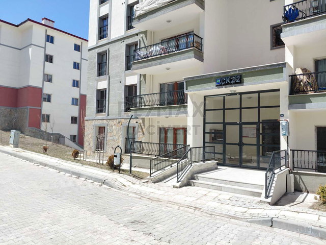 RE/MAX LACİVERT'TEN HİLALKENT'TE SATILIK 2+1 LÜKS DAİRE