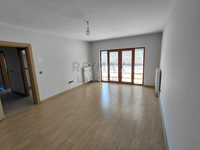 RE/MAX LACİVERT'TEN HİLALKENT'TE SATILIK 2+1 LÜKS DAİRE