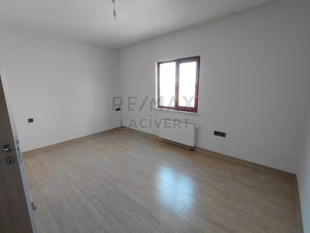 RE/MAX LACİVERT'TEN HİLALKENT'TE SATILIK 2+1 LÜKS DAİRE