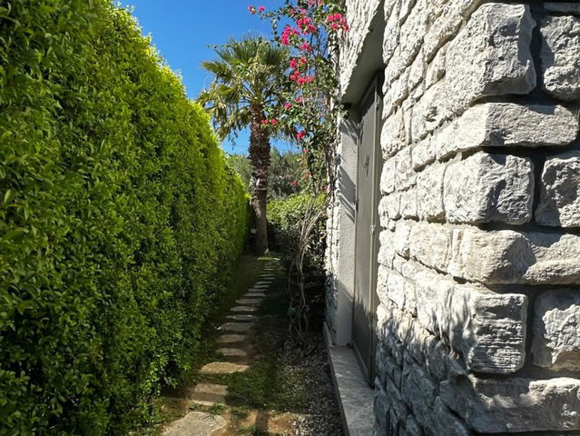 YAHŞİ GRAVILLA'DA 240 M² MÜSTAKİL BAHÇELİ EŞYALI 3+1 KİRALIK