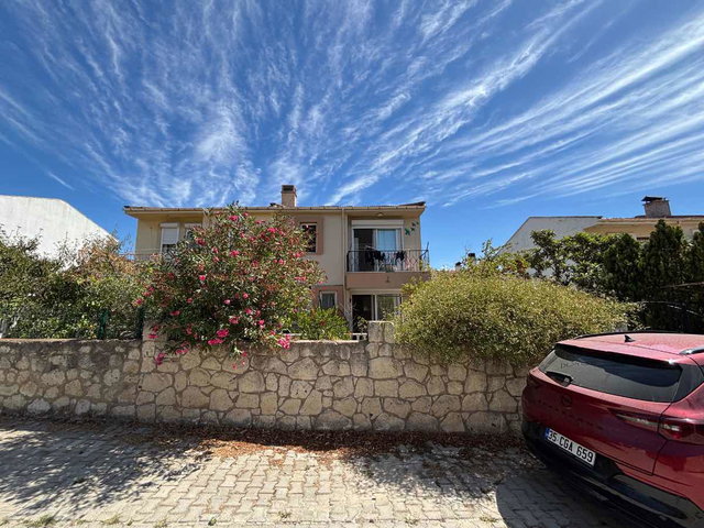 ALAÇATI PETEK EVLERİ’NDE 3+1, 230 M² BRÜT, GÜNEY-BATI CEPHELİ SATILIK VİLLA