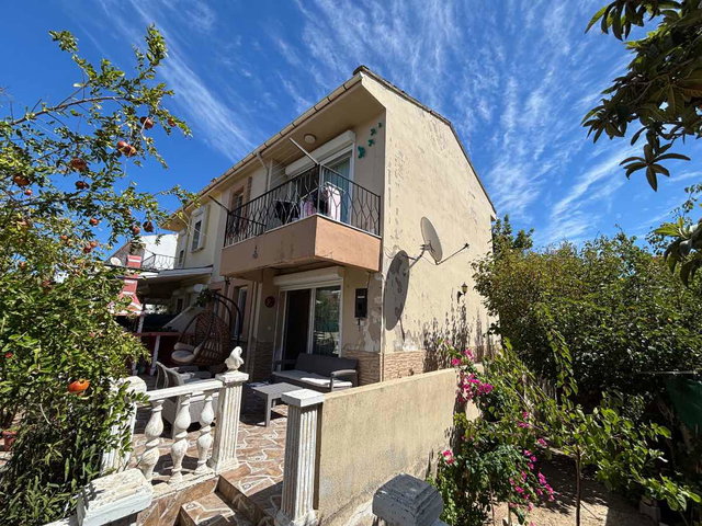 ALAÇATI PETEK EVLERİ’NDE 3+1, 230 M² BRÜT, GÜNEY-BATI CEPHELİ SATILIK VİLLA