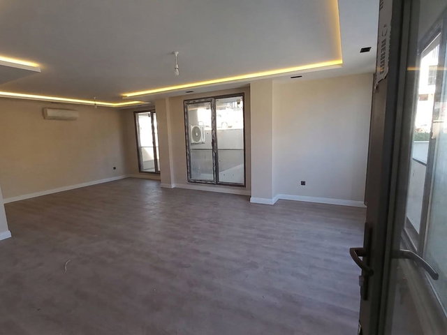 KANDİLLİ 'DE KAPALI OTOPARKLI BÖLGENİN EN GENİŞ SATILIK 3.5+1 DAİRESİ