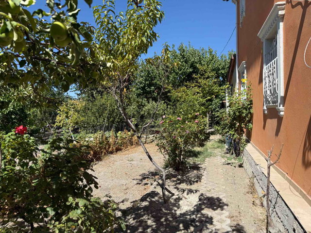 AYAŞ MERKEZDE SATILIK 4+1  BAHÇELİ  MÜSTAKİL EV