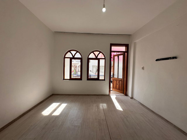 AŞAĞIPAZARCIDA FEVZİ PAŞA CEDDESİNDE IRMAĞA 50 M SATILIK DAİRE