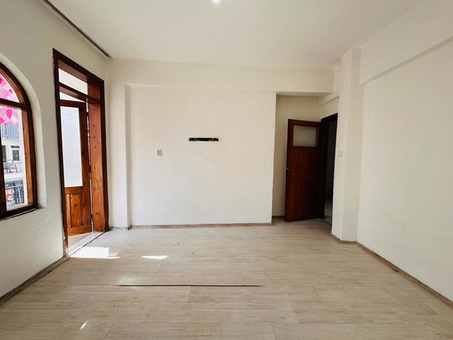 AŞAĞIPAZARCIDA FEVZİ PAŞA CEDDESİNDE IRMAĞA 50 M SATILIK DAİRE