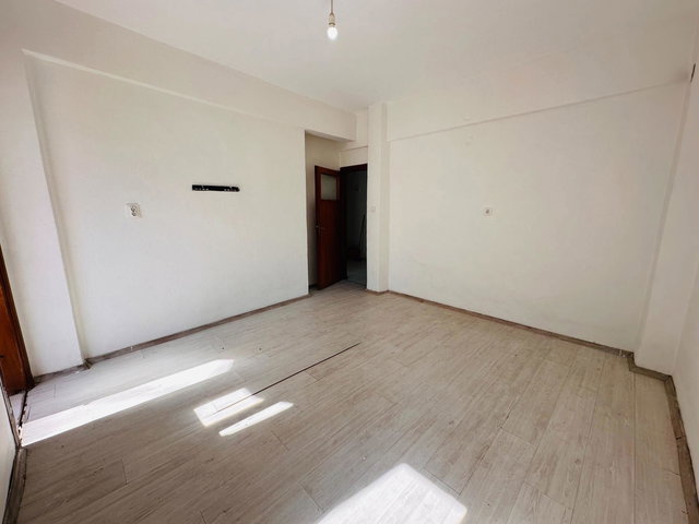 AŞAĞIPAZARCIDA FEVZİ PAŞA CEDDESİNDE IRMAĞA 50 M SATILIK DAİRE
