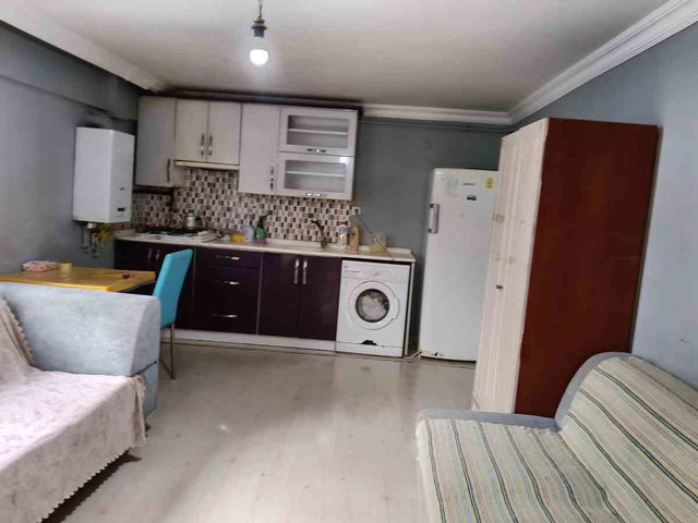 SERDİVAN KARAKOL CİVARINDA ÖĞRENCİYE ÇALIŞANA BEKARA KİRALIK 2+1 EŞYALI APART DAİRE
