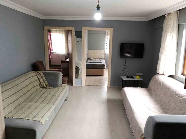 SERDİVAN KARAKOL CİVARINDA ÖĞRENCİYE ÇALIŞANA BEKARA KİRALIK 2+1 EŞYALI APART DAİRE