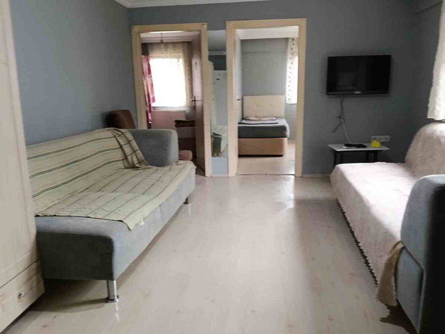 SERDİVAN KARAKOL CİVARINDA ÖĞRENCİYE ÇALIŞANA BEKARA KİRALIK 2+1 EŞYALI APART DAİRE