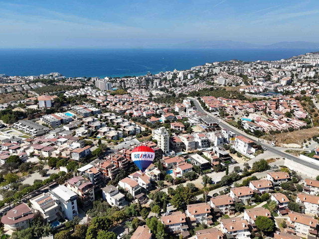 KADINLAR DENİZİNDE TAM MÜSTAKİL SATILIK BÜYÜK BAHÇELİ 4+1 VİLLA