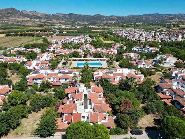SALİHLERALTI ÇEVİKKENT SİTESİ’NDE BAKIMLI 3,5+1 SATILIK VİLLA