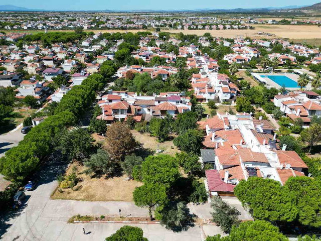 SALİHLERALTI ÇEVİKKENT SİTESİ’NDE BAKIMLI 3,5+1 SATILIK VİLLA