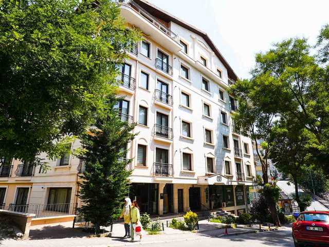 BÜLBÜLDERESİ ÜZERİ MOBİLYALI KAT KONUMUNDA VERANDALI 2+1 DAİRE