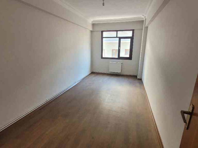 KADİKÖY OSMANAĞA DA KÖŞE BİNADA 3+1 AYDINLIK SATILIK DAİRE