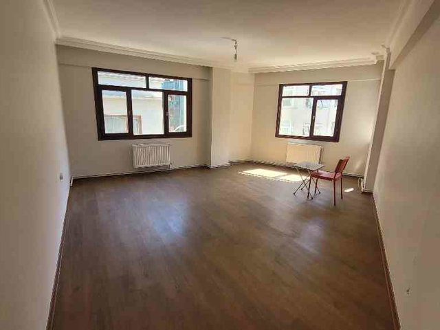 KADİKÖY OSMANAĞA DA KÖŞE BİNADA 3+1 AYDINLIK SATILIK DAİRE