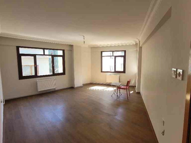 KADİKÖY OSMANAĞA DA KÖŞE BİNADA 3+1 AYDINLIK SATILIK DAİRE