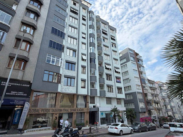 İLKADIM LİSE CAD. ÜZERİNDE SATILIK 4+1 DAİRE