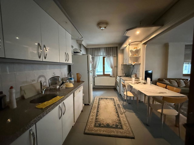 İLKADIM LİSE CAD. ÜZERİNDE SATILIK 4+1 DAİRE