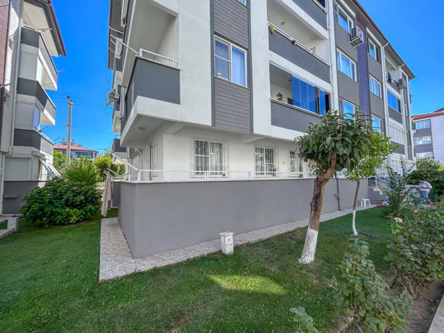 EDREMIT ALTINKUM'DA SATILIK SİTEDE 2+1 DOĞALGAZLI YÜKSEK GİRİŞ DAİRE
