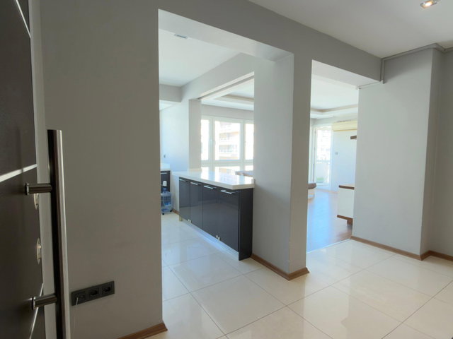 İNÖNÜ CADDESİ'NDE POLİGON METRO'YA 75 M. OTOPARKLI 2+1 KİRALIK DAİRE