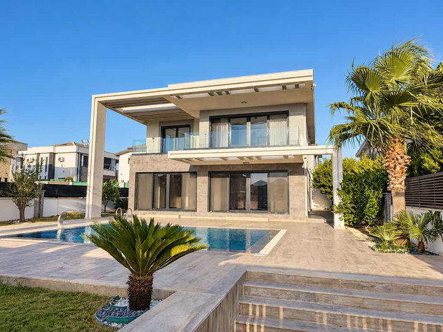 DİDİM EFELER’DE 500 M² ARSA İÇİNDE ÖZEL HAVUZLU 5+1 TAM MÜSTAKİL VİLLA TAKASA AÇIK
