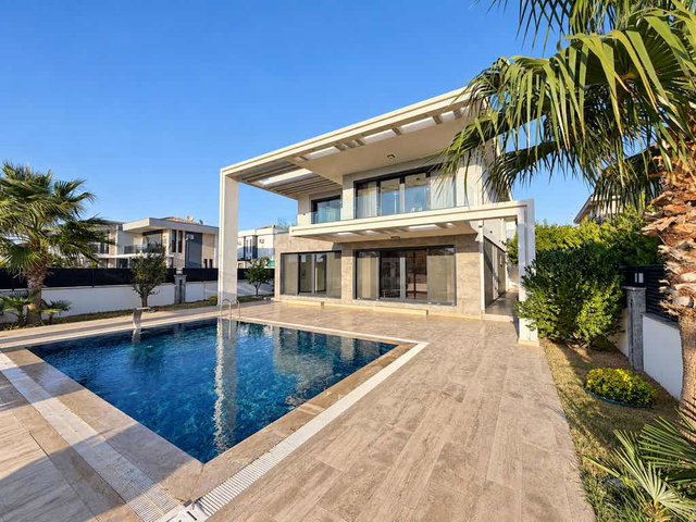 DİDİM EFELER’DE 500 M² ARSA İÇİNDE ÖZEL HAVUZLU 5+1 TAM MÜSTAKİL VİLLA TAKASA AÇIK
