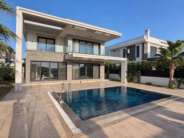 DİDİM EFELER’DE 500 M² ARSA İÇİNDE ÖZEL HAVUZLU 5+1 TAM MÜSTAKİL VİLLA TAKASA AÇIK