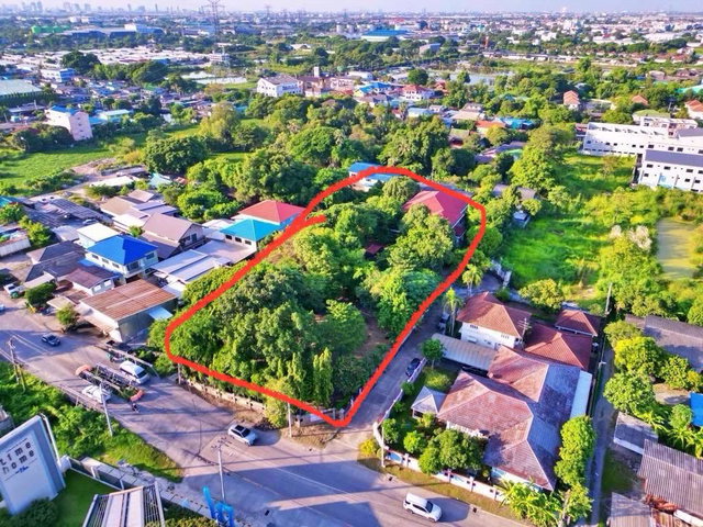 TAYLAND'IN BAŞKENTİ BANGKOK'DA MUHTEŞEM MALIKANE GENİŞ ARAZİ 5+2