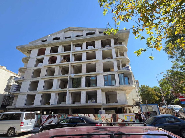 BESTEKAR SOKAK'TA SATILIK DAİRE